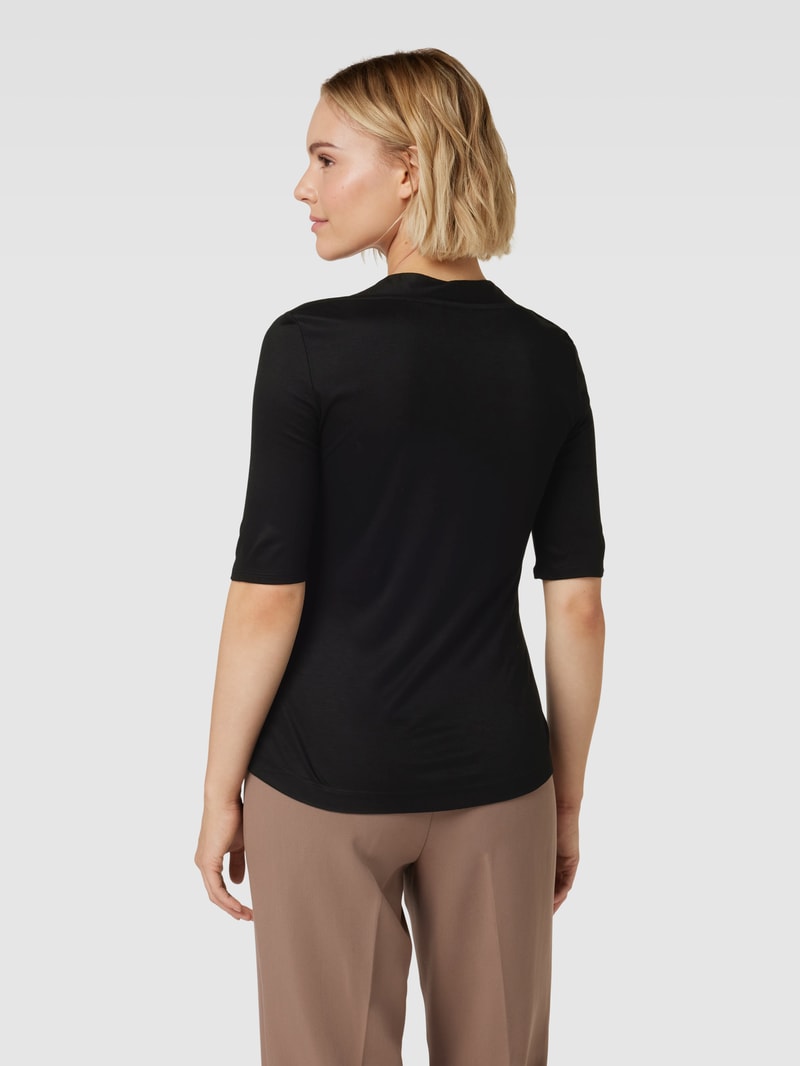 T-Shirt aus Viskose mit V-Ausschnitt in schwarz
