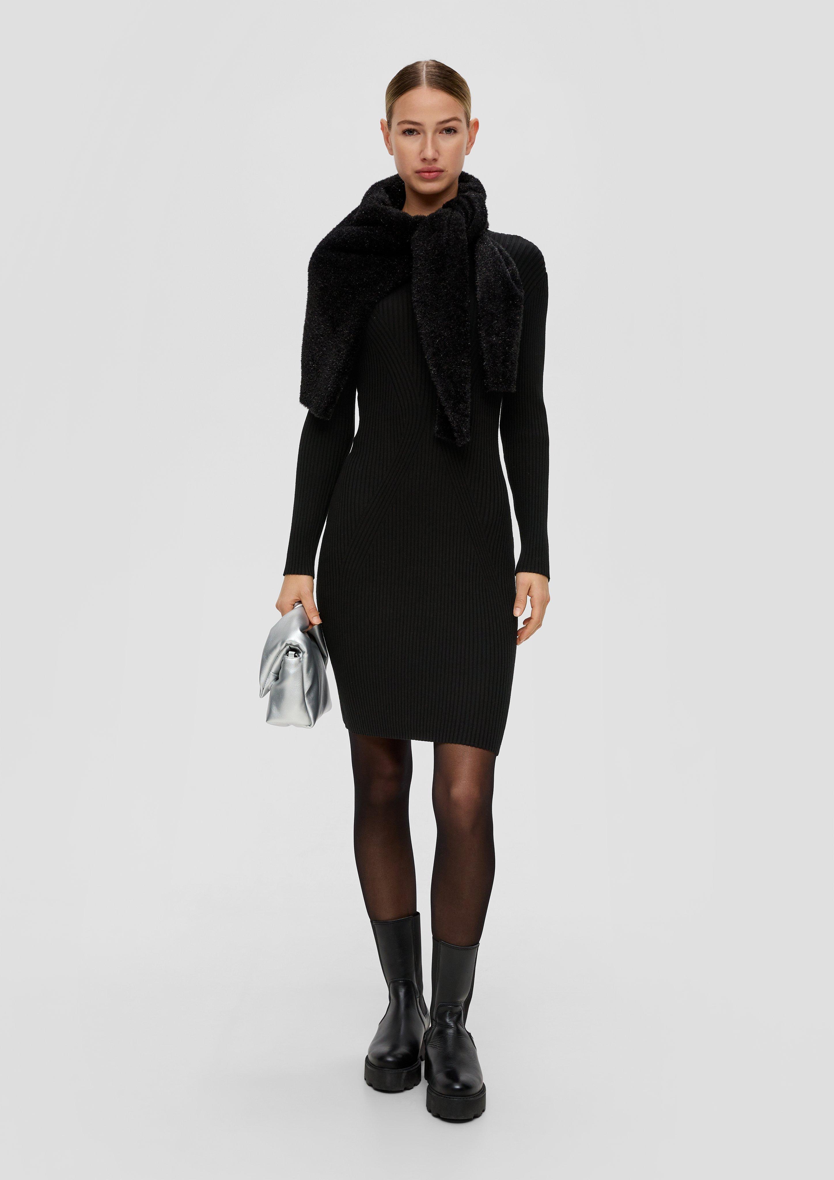 Geripptes Strickkleid aus Viskosemix  2138039-9999