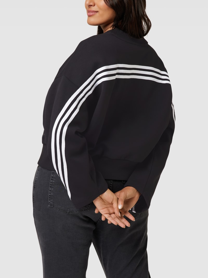 PLUS SIZE cropped Sweatshirt mit Logo-Applikation in schwarz