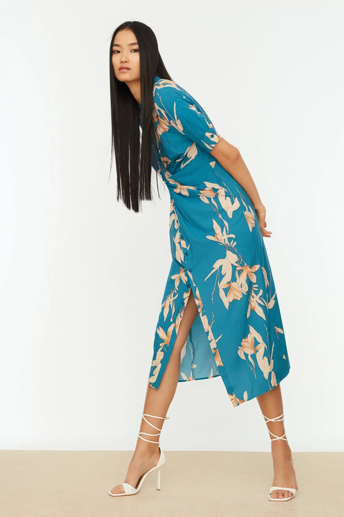Trendyol Collection  Mehrfarbiges, detailliertes, gewebtes Hemdkleid mit Raffungen TWOSS21EL1018