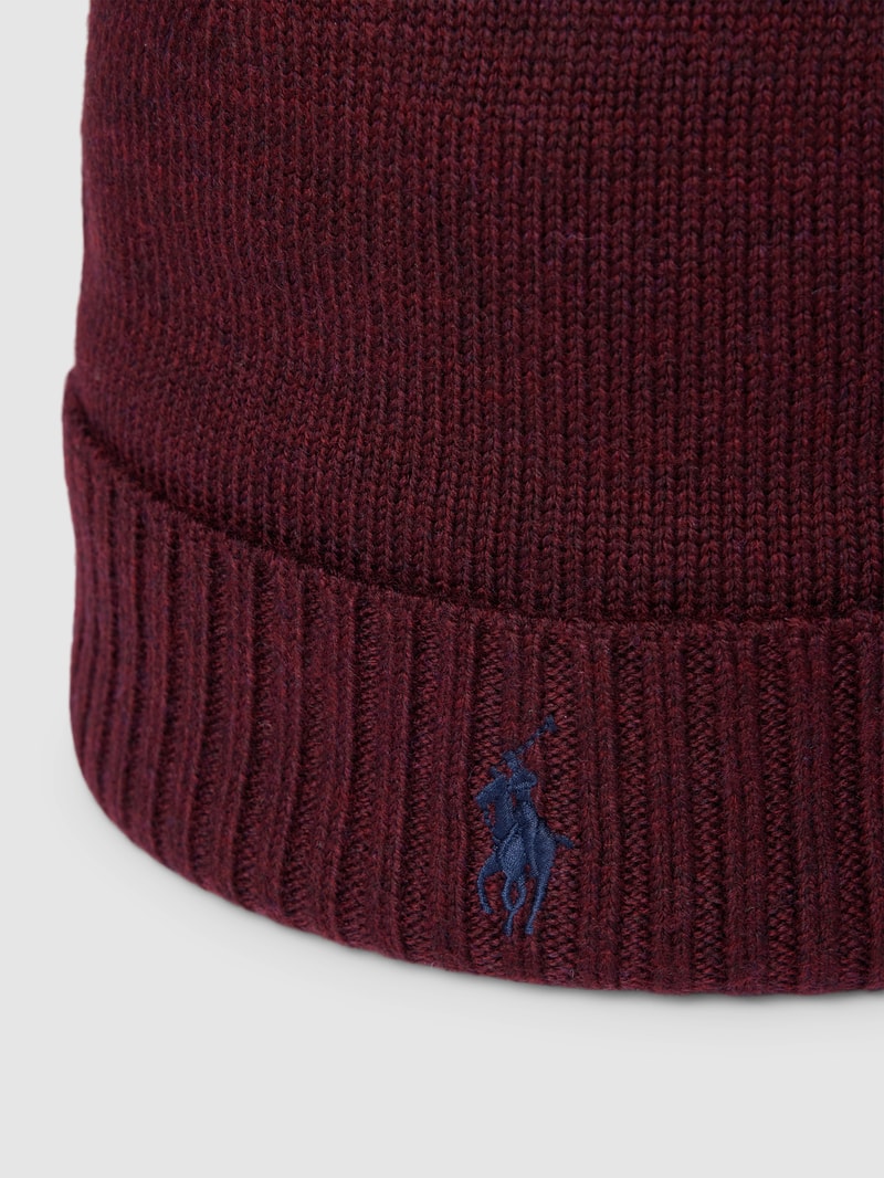 Beanie mit Label-Stitching in bordeaux rot