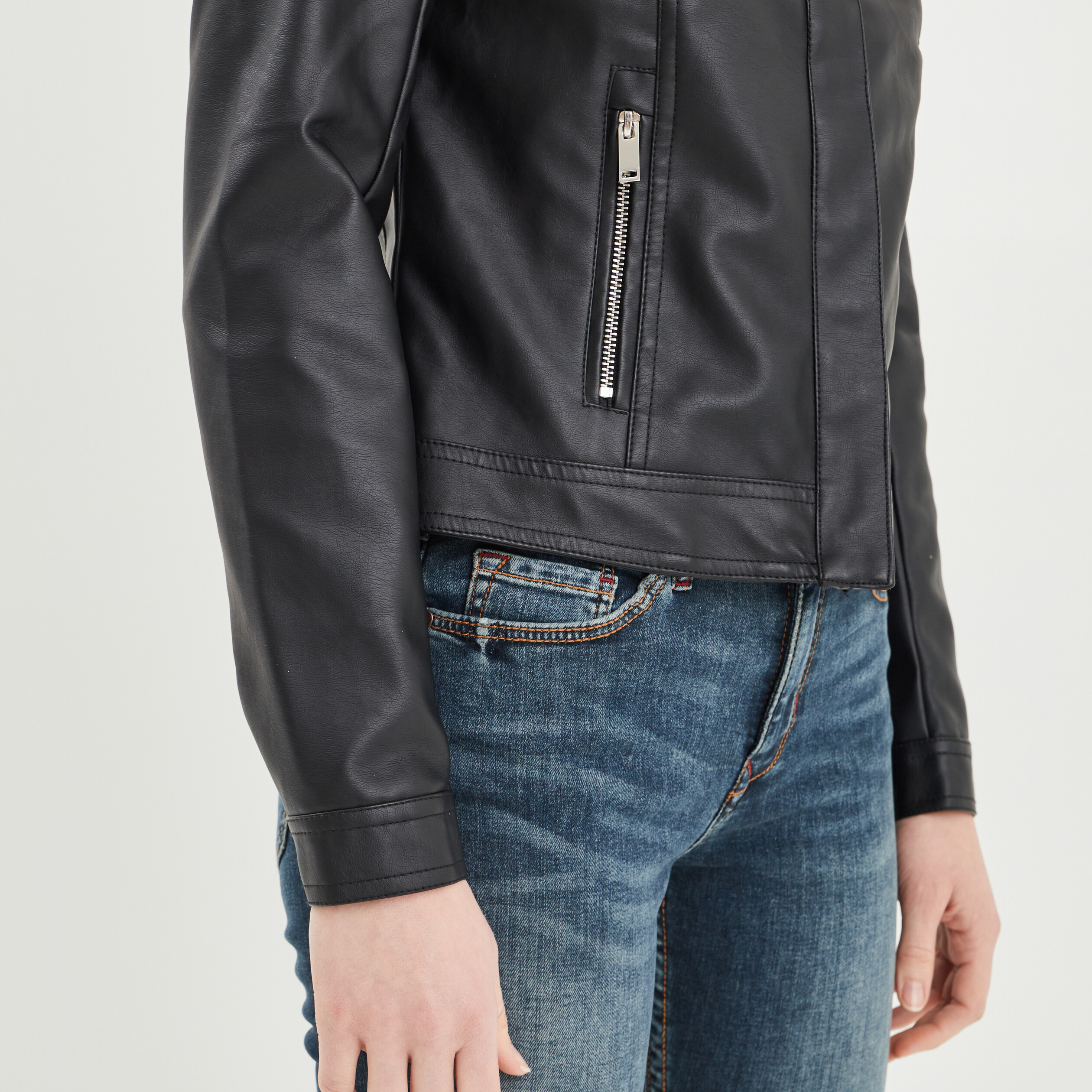 Blouson simili cuir ajusté à col rond noir femme | La Halle