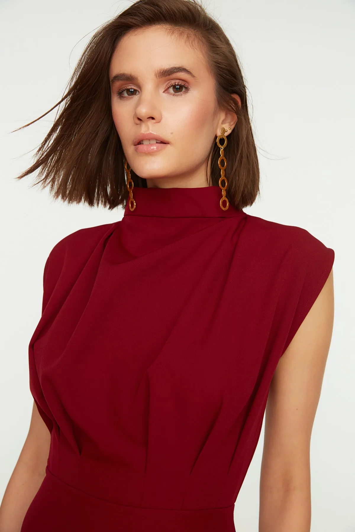 Trendyol Collection  Weinrotes Midi-Webkleid mit Stehkragen TWOAW20EL0311
