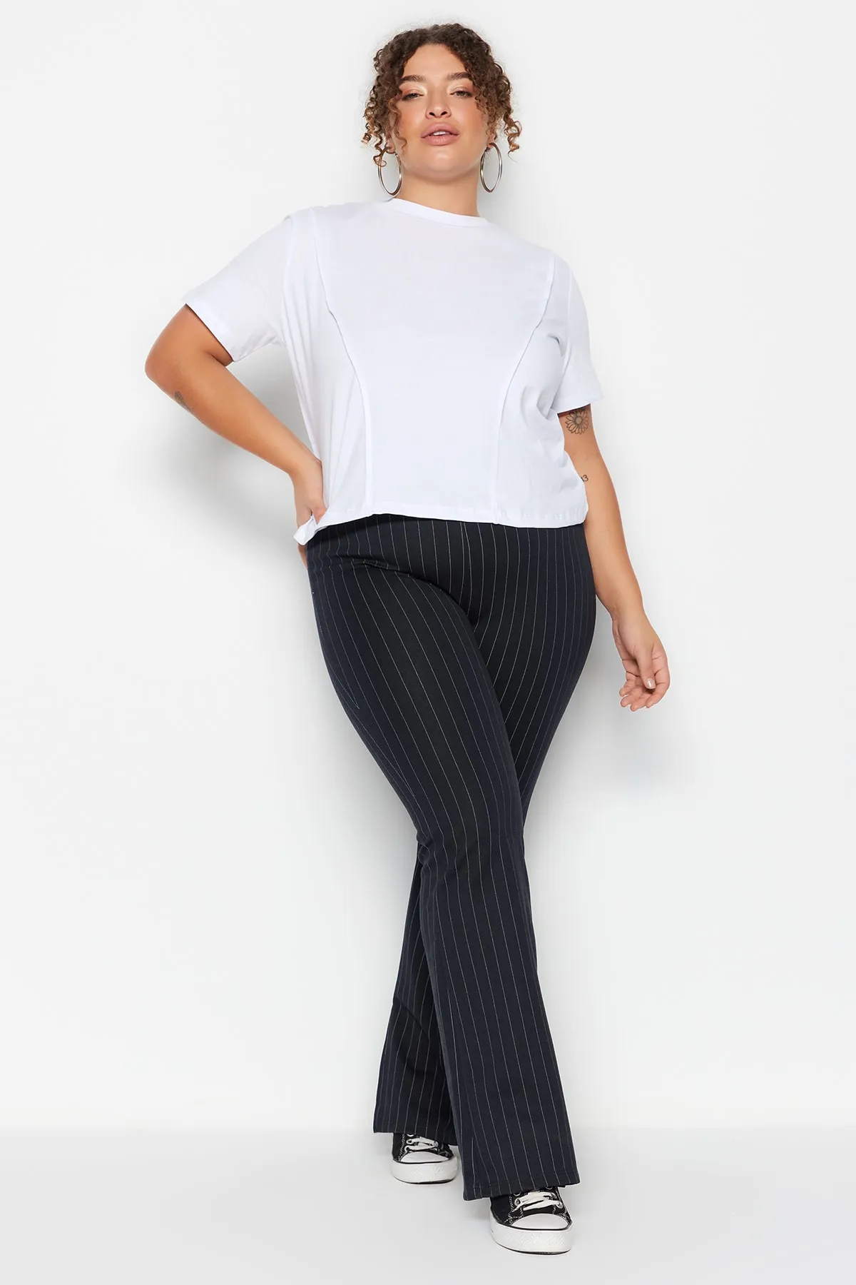 Trendyol Curve  Marineblaue, seitlich geschlitzte spanische Bein-Strick-Leggings-Hose TBSSS23AR00036