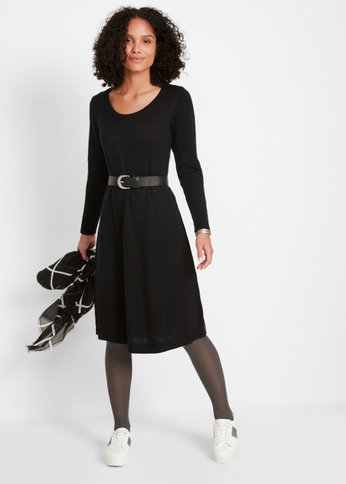 Knieumspielendes Strickkleid in ausgestellter Form