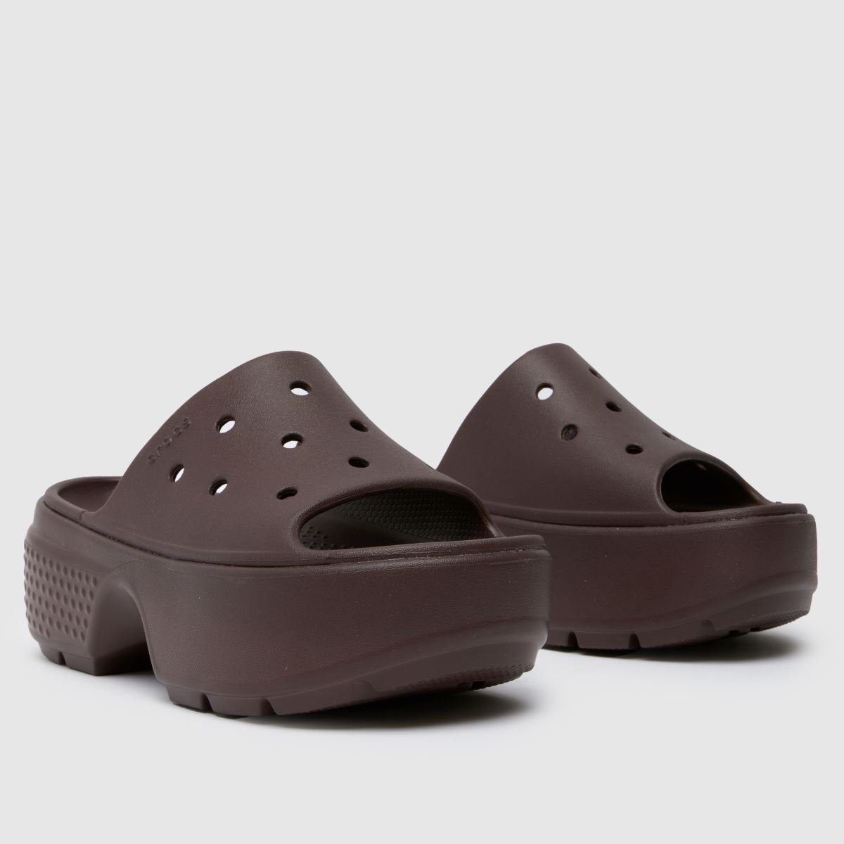 Crocs Stomp Slide szandál sötétbarna színben