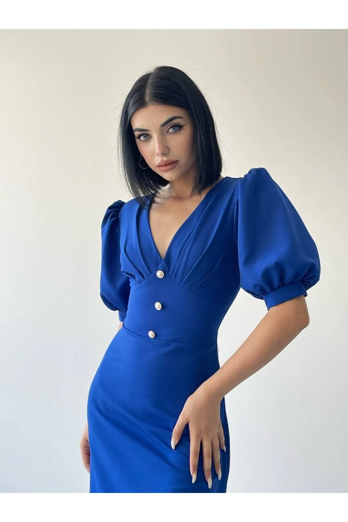 SONREİR  KLEID IN MIDI-LÄNGE MIT BALLONÄRMELN, KNOPFDETAILS VORNE