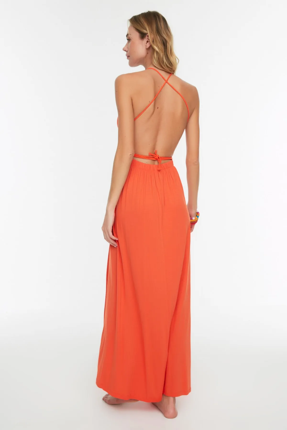 Trendyol Collection  Orangefarbenes Maxi-Strandkleid mit gestricktem Perlenaccessoire TBESS21EL2796