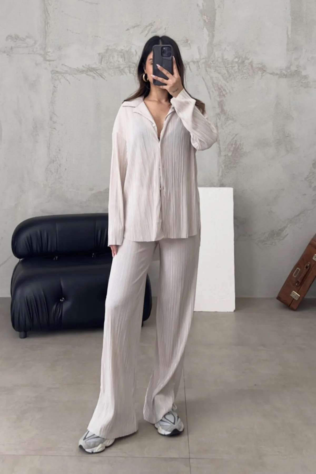 Laluvia  Ecrufarbenes Set aus Hose und Hemd aus Crinkle-Stoff mit Schlitz