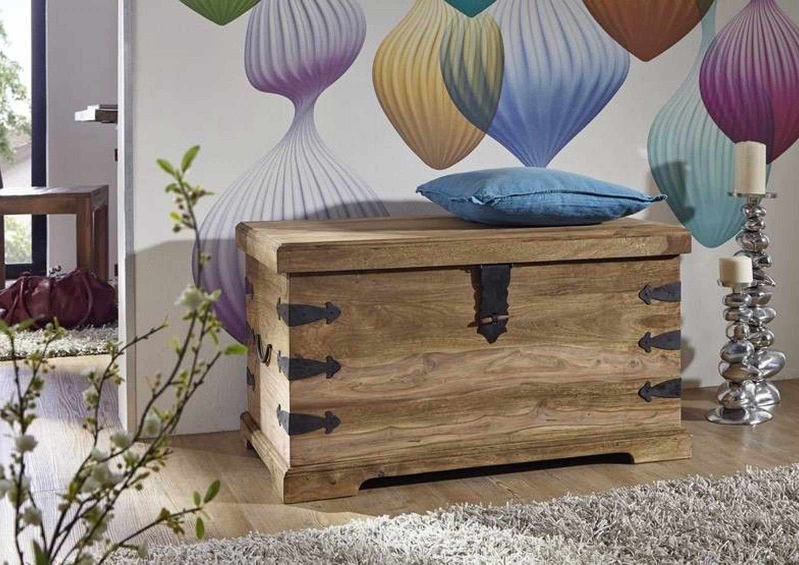 Massivmoebel24 Truhe LEEDS (Holztruhe, Holzkiste mit Deckel, Aufbewahrungstruhe für Stauraum aus Massivholz, Truhe im typischem Landhausstil mit einem Fach, in grau geölt 90x47x50 Sheesham montiert), Mexico-Stil;Landhaus-Stil;authentische Holzadern;a