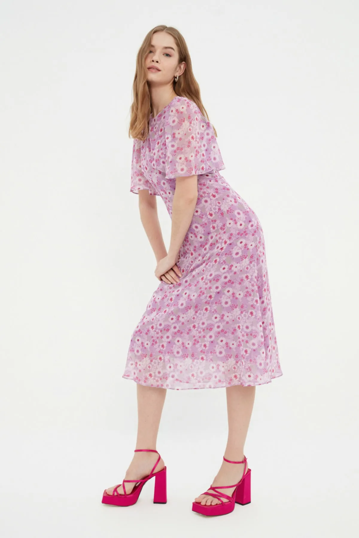 Trendyol Collection  Lilafarbenes A-Linien-Basic-Midikleid aus Chiffon TWOSS20EL0908