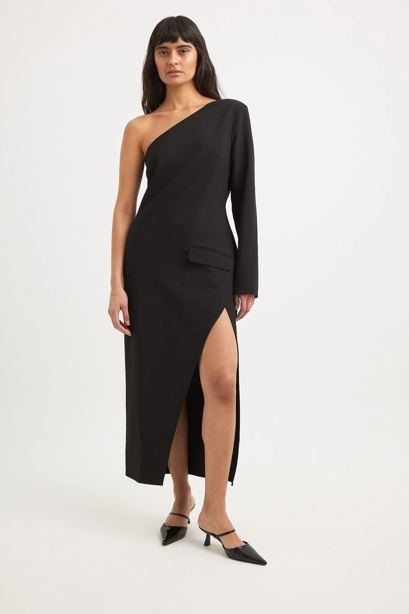Einseitig schulterfreies Midikleid