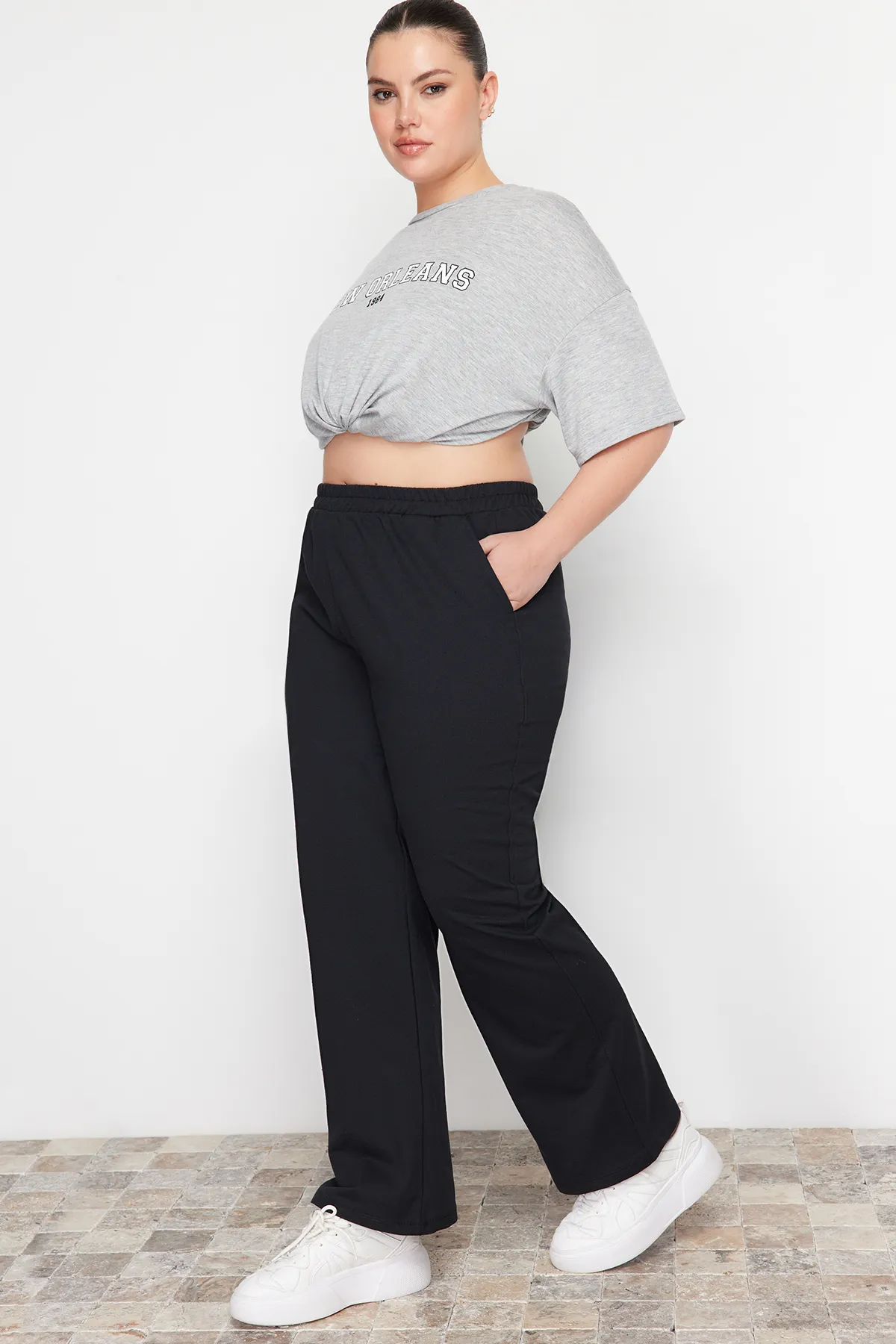 Trendyol Curve  Schwarze dicke Strick-Jogginghose TBBAW24AJ00013