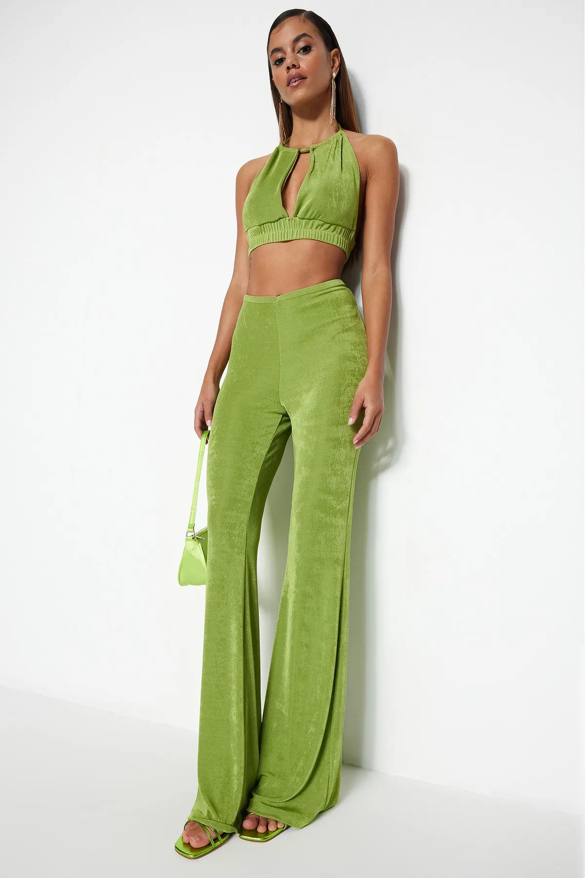 Trendyol Collection  Ölgrüne glänzende Strickhose TPRSS23PL00012