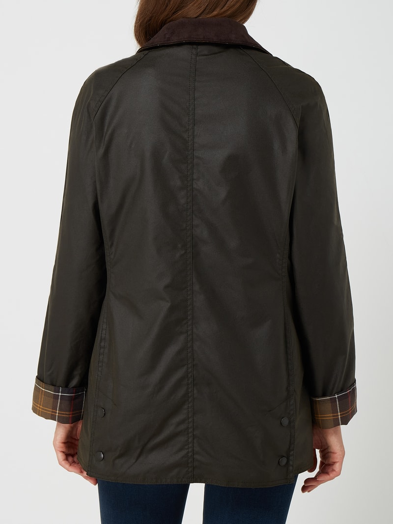 Jacke aus gewachster Baumwolle Modell 'Beadnell Wax' in olivgrün