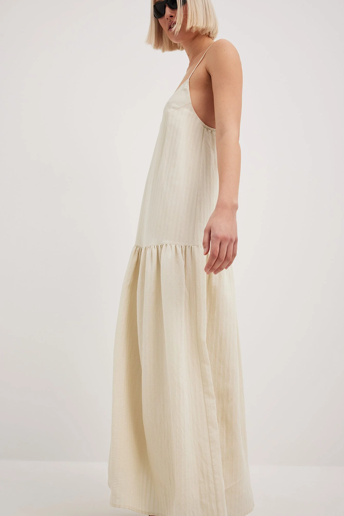 Strukturiertes Midikleid mit V-Ausschnitt