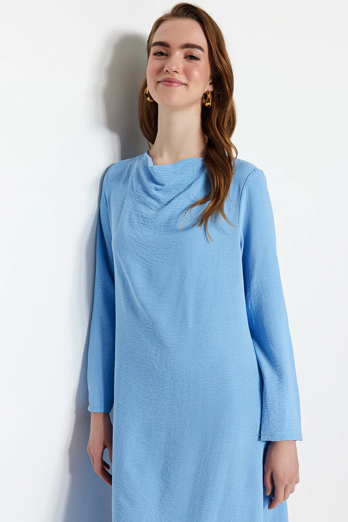 Trendyol Modest  Hellblaues Aerobin-Kleid mit Degaje-Kragen TCTSS23EB00277
