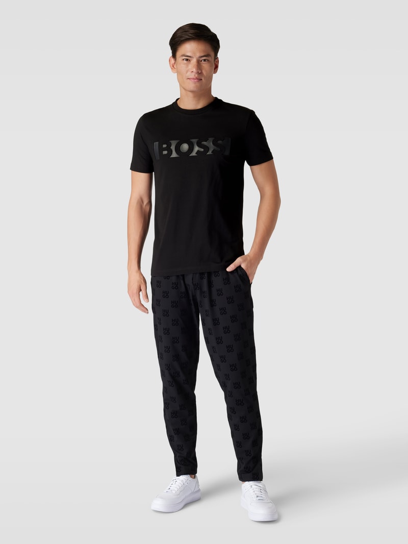 T-Shirt mit Label-Print und Rundhalsausschnitt in schwarz