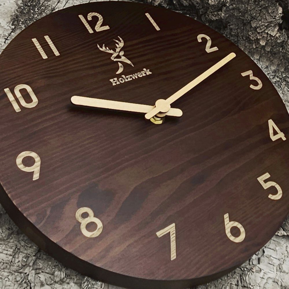 Holzwerk Wanduhr WINTERBERG aus robustem Holz in dunkelbraun, braun