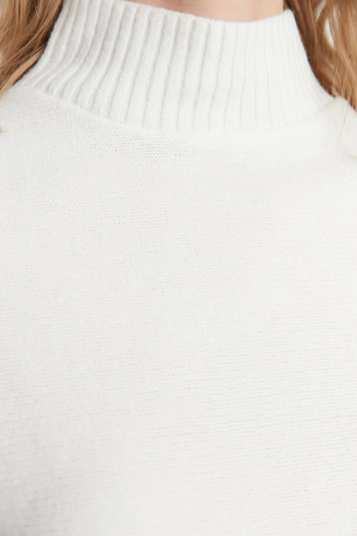 Trendyol Collection  Ecrufarbener, weicher, strukturierter Strickpullover mit weiter Passform TWOAW20KZ1059