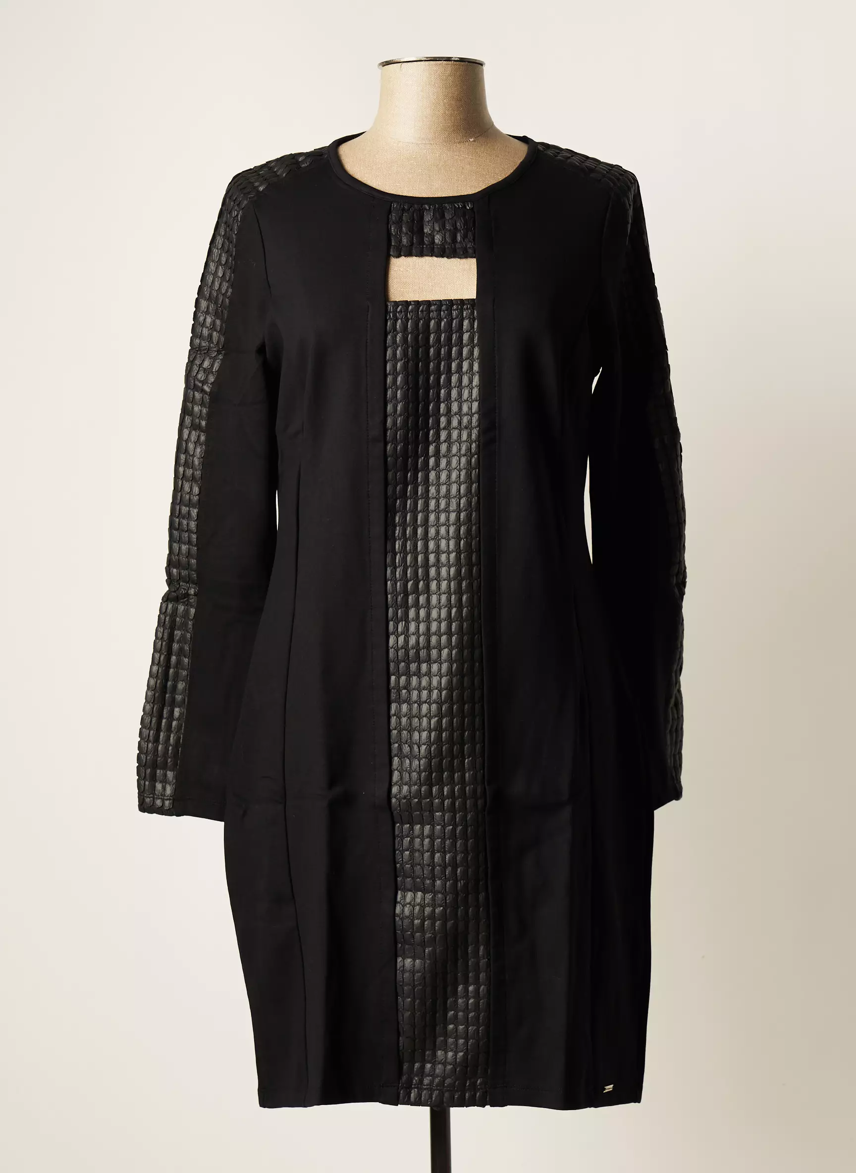 Maloka Robes Courtes Femme couleur noir