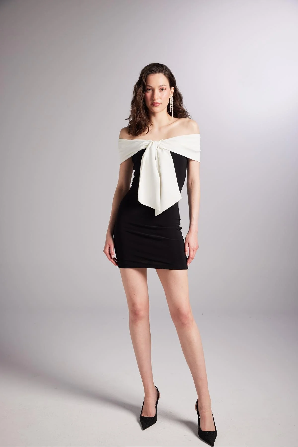 HOLLY LOLLY  Mini-Octavia-Kleid mit Madonna-Kragen, Schwarz