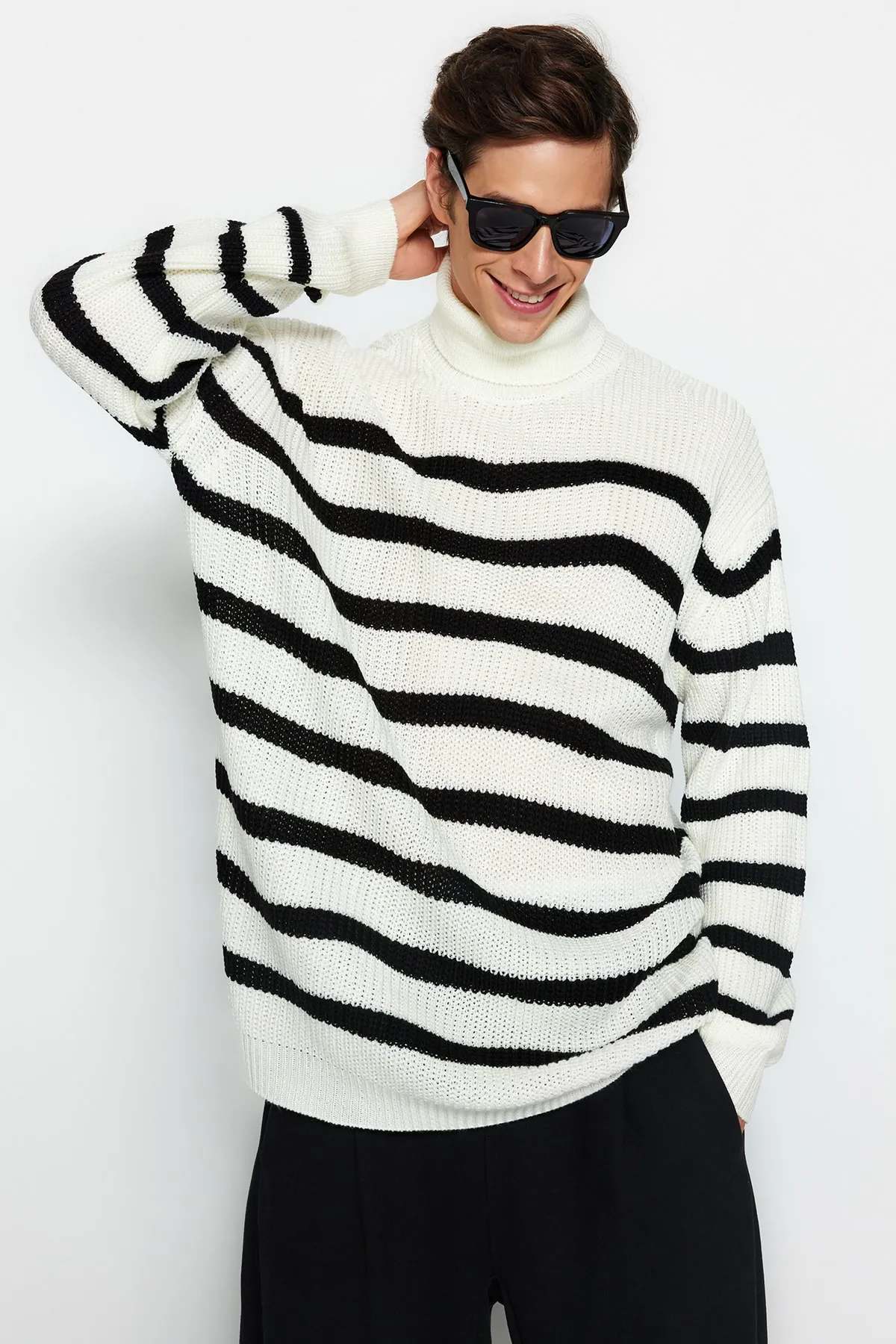 Trendyol Collection  Ecru Unisex Oversize Fit Wide Fit gestreifter Strickpullover TMNAW24KZ00017