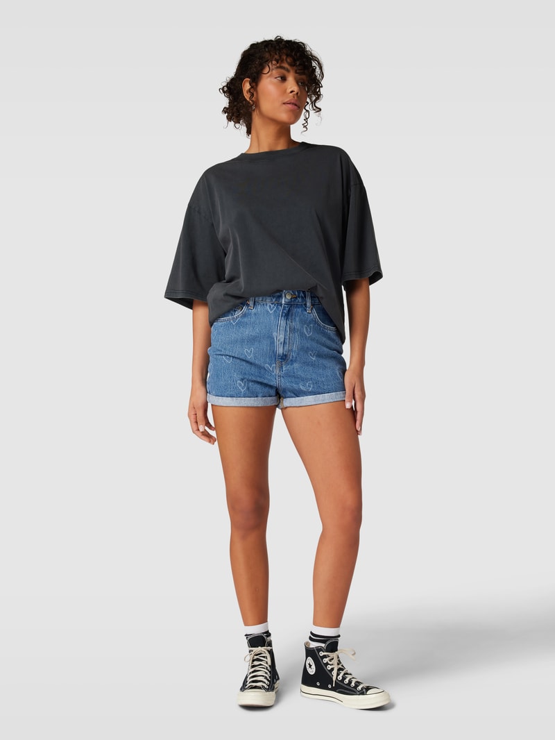 Jeansshorts mit fixierten Beinumschlägen in blau
