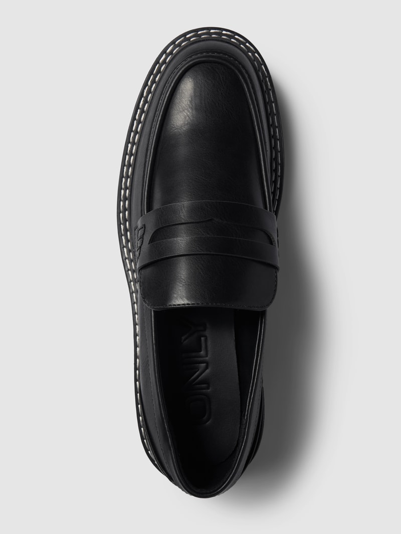 Loafers mit Kontrastnähten in schwarz