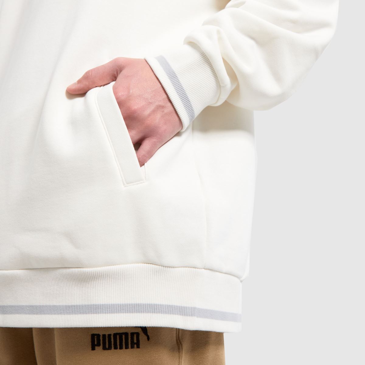 PUMA – Vit t-shirt med huva