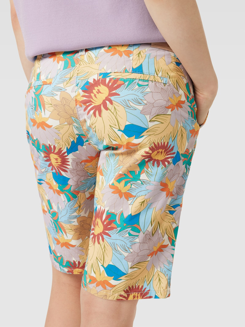Chino-Shorts mit Allover-Print in sand