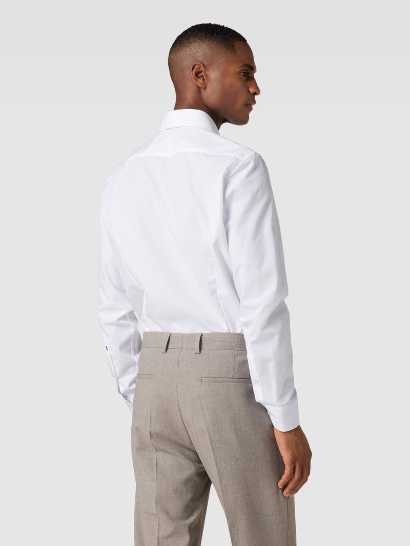 Slim Fit Business-Hemd mit Kentkragen in weiß