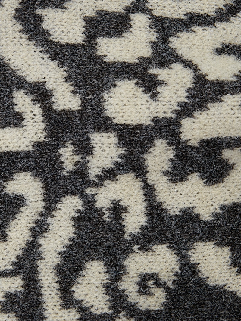 Schal mit Allover-Muster in schwarz