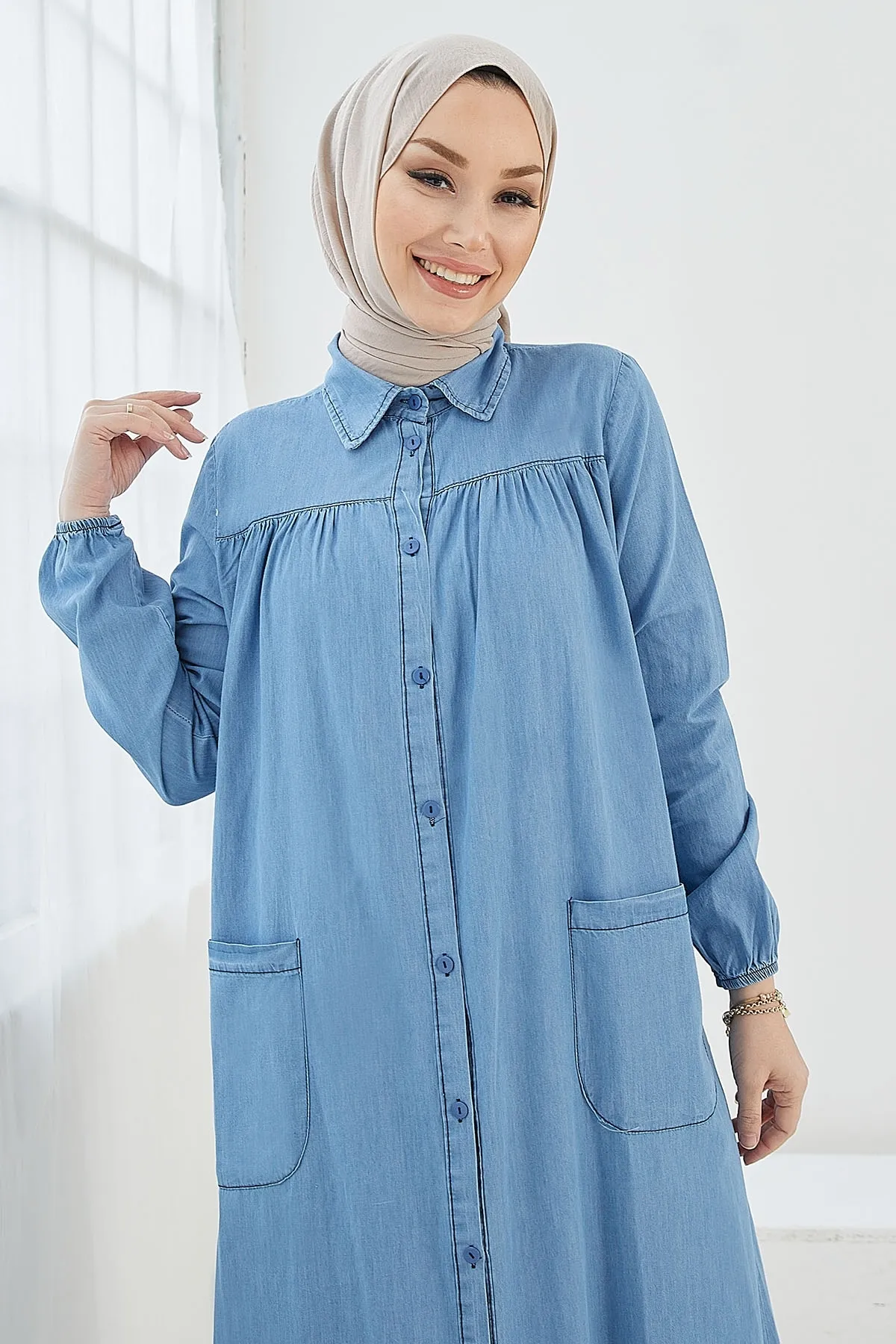 InStyle  Mayra Robe Denim-Kleid mit Taschen – Hellblau