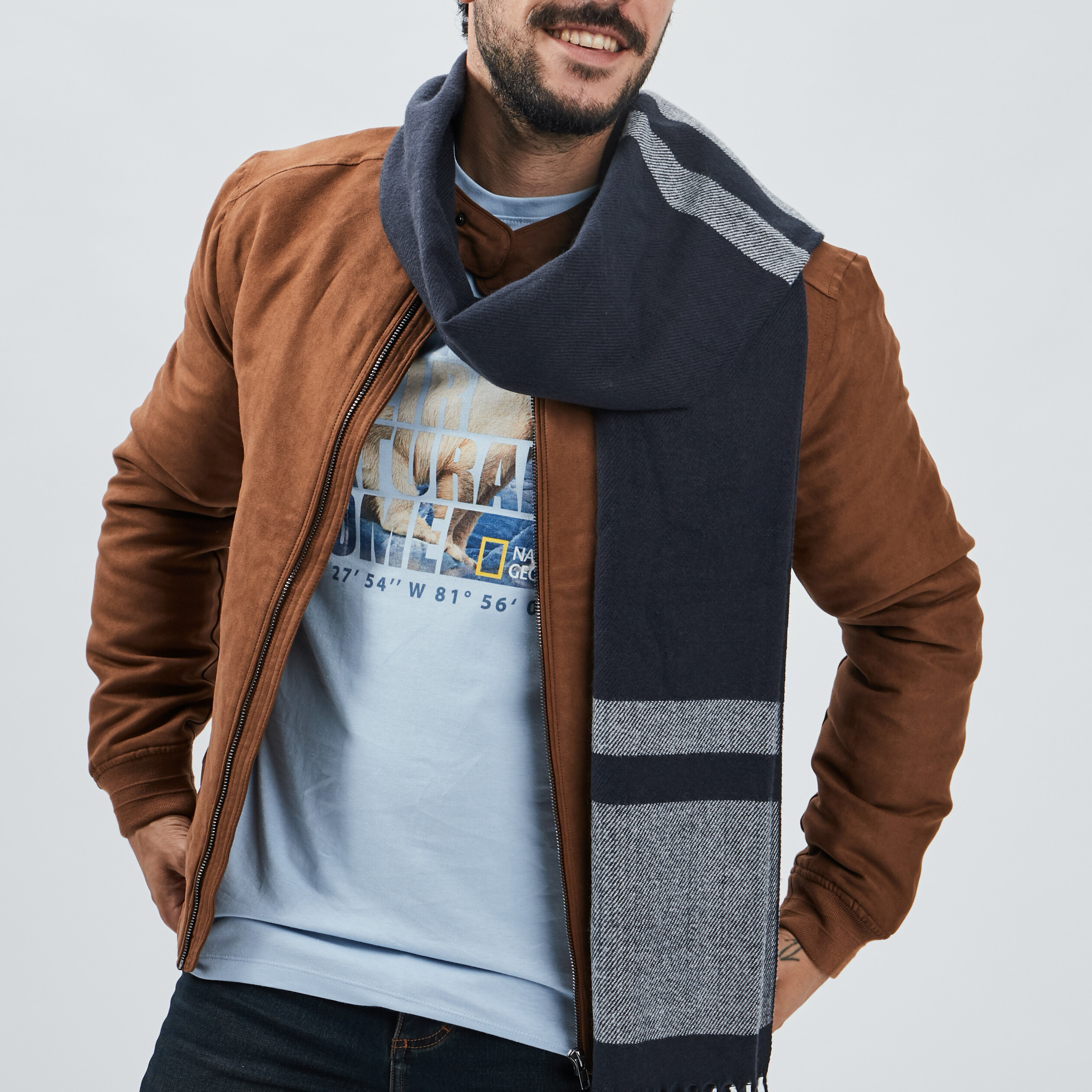 Écharpe avec franges bleu marine homme | La Halle