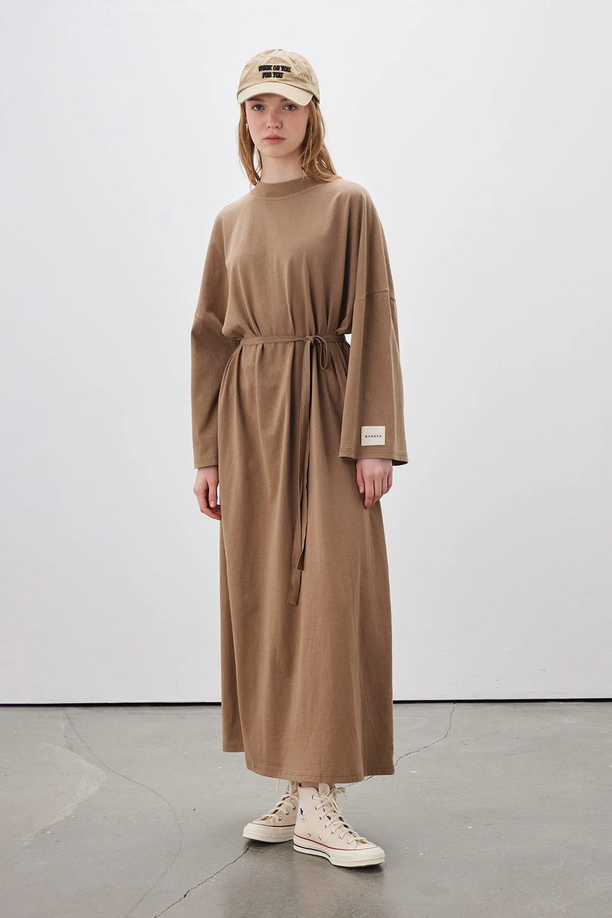 Manuka  Übergroßes langes Freizeitkleid in Braun