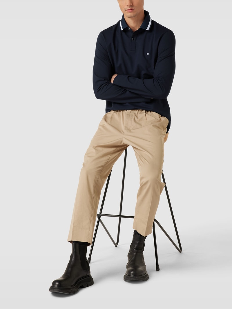 Poloshirt mit Kontraststreifen in marineblau