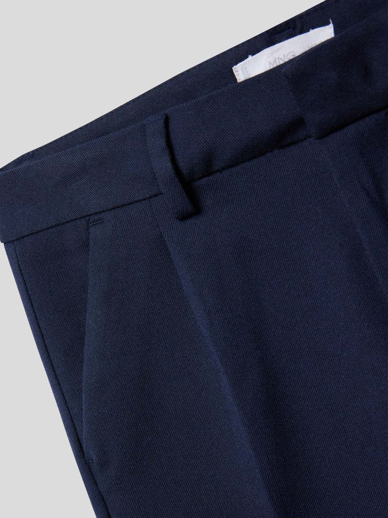Bundfaltenhose mit französischen Eingrifftaschen in marineblau