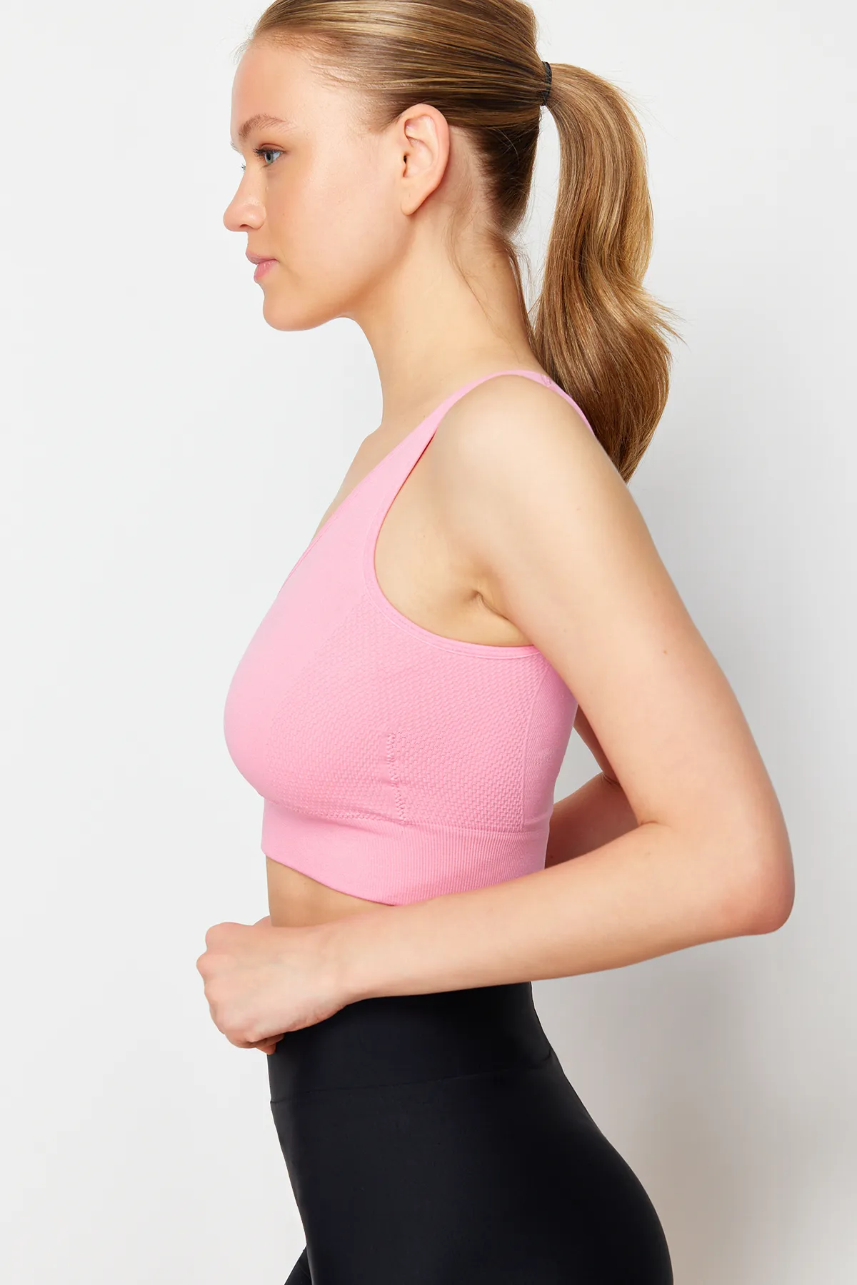 Trendyol Collection  Hellrosa nahtloser/nahtloser gestützter/formender Strick-Sport-BH TWOAW23SS00019