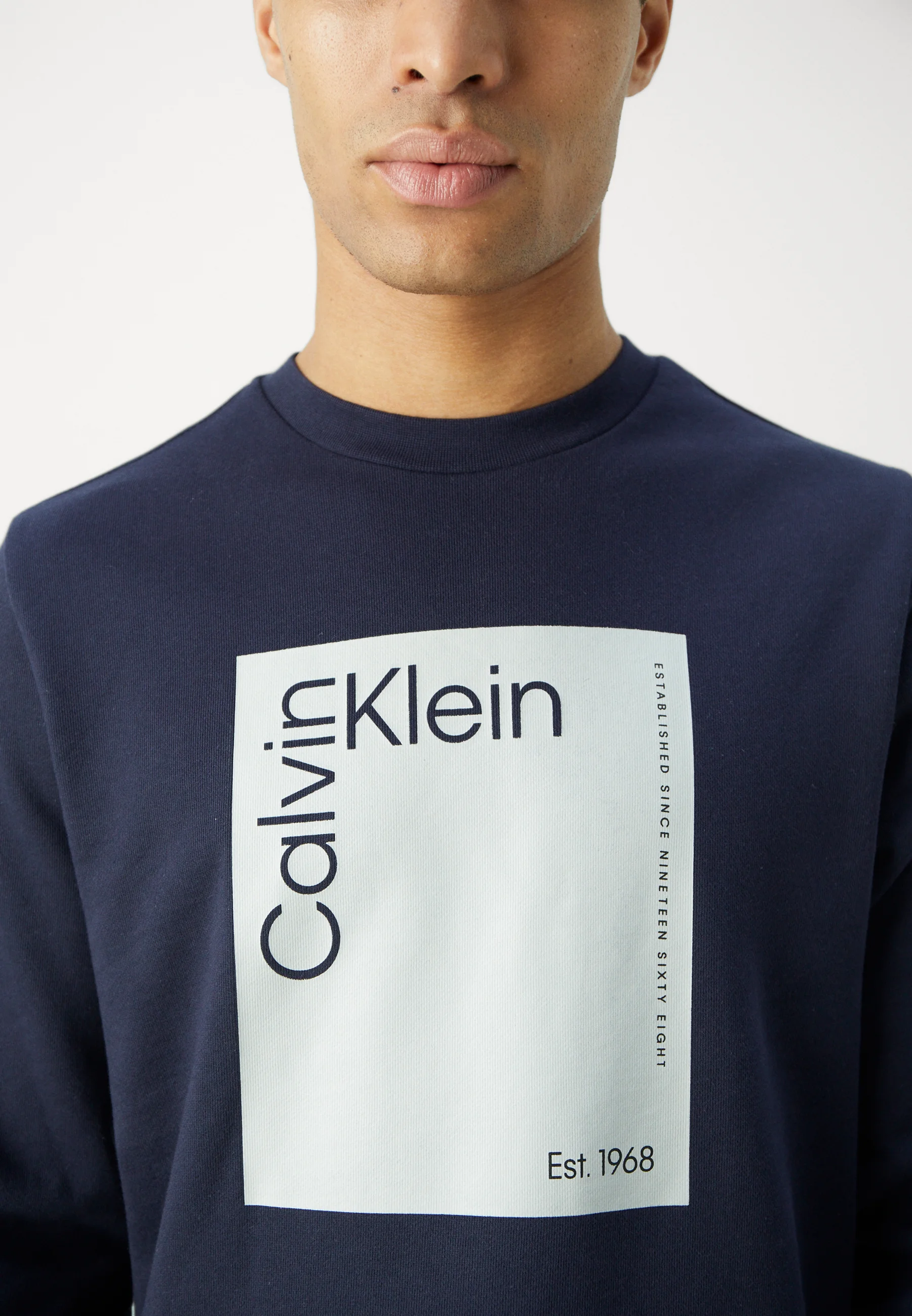 Sudadera Calvin Klein con logotipo cuadrado