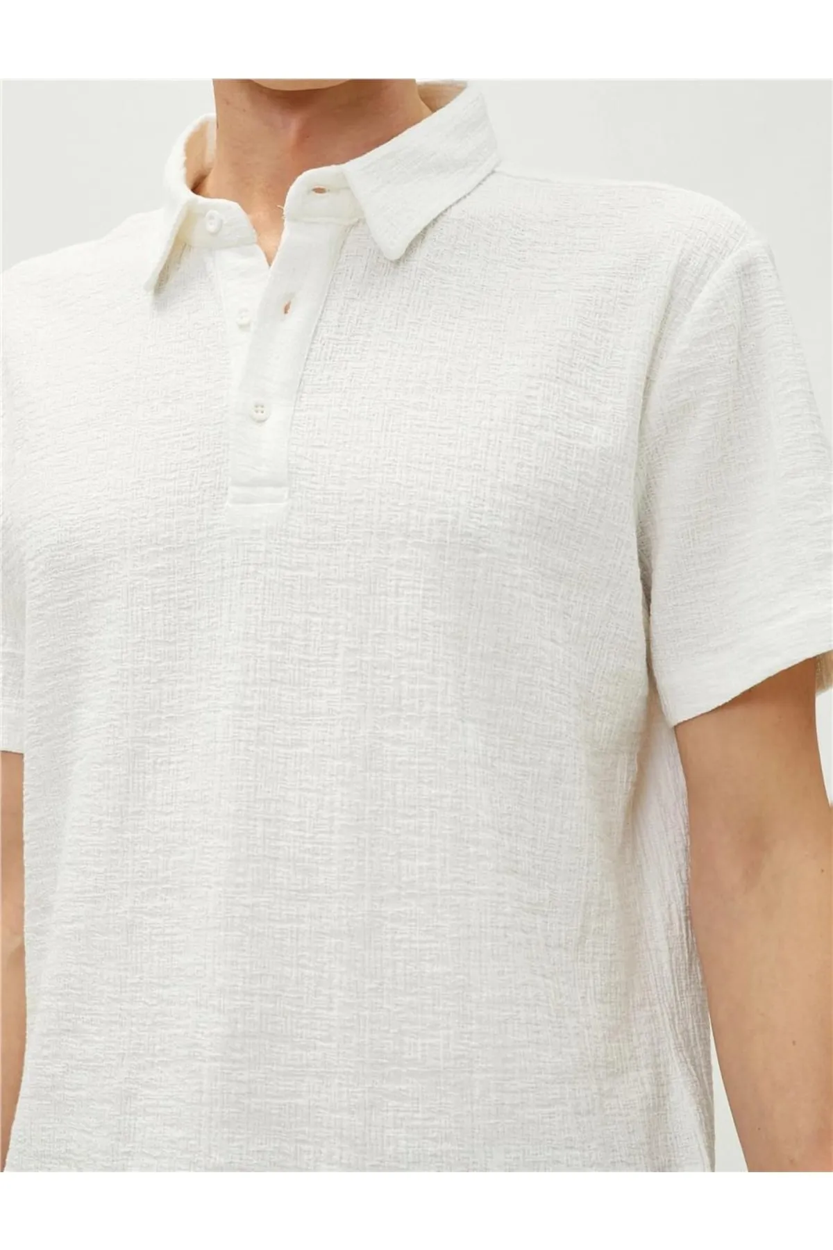Koton  3sam10074mk 010 Ecru Herren-Kurzarm-T-Shirt aus Baumwolljersey mit Polokragen