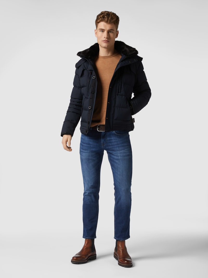 Steppjacke mit Label-Patch in marineblau