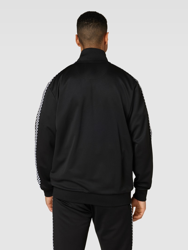 Sweatjacke mit seitlichen Eingrifftaschen in schwarz