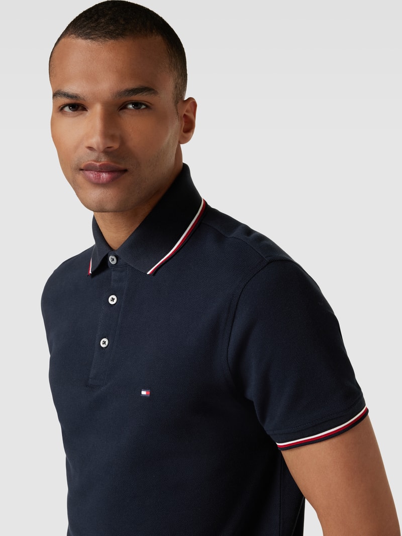 Poloshirt mit Kontraststreifen in marineblau