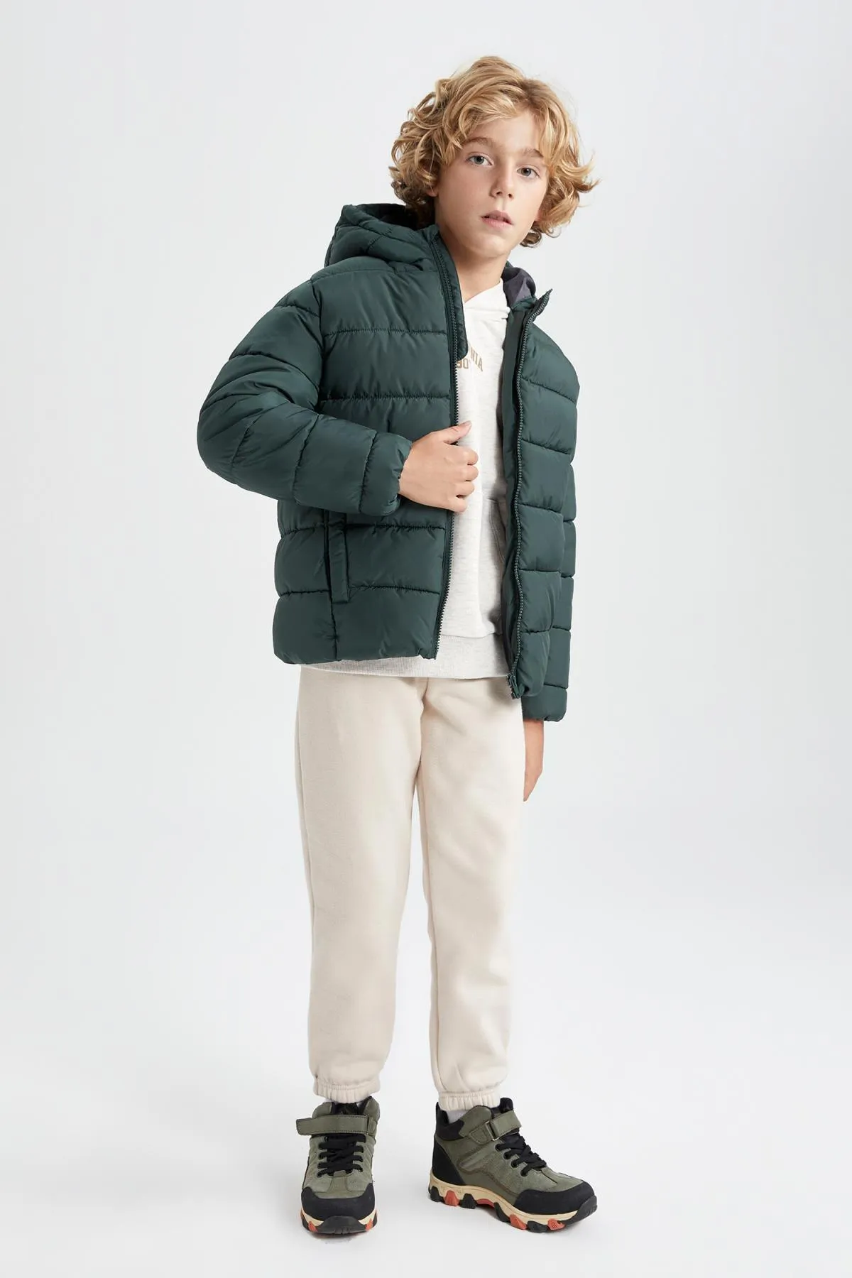 DeFacto  Wasserabweisende Pufferjacke mit Kapuze für Jungen A1875a823wn
