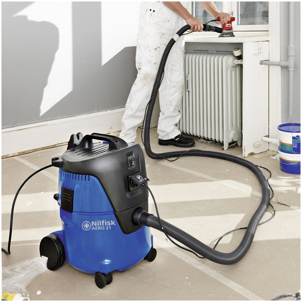 Nilfisk Nass-Trocken-Sauger Aero 21-21 PC, 1250 W, mit Beutel, Push&Clean, Gerätesteckdose, Blasfunktion