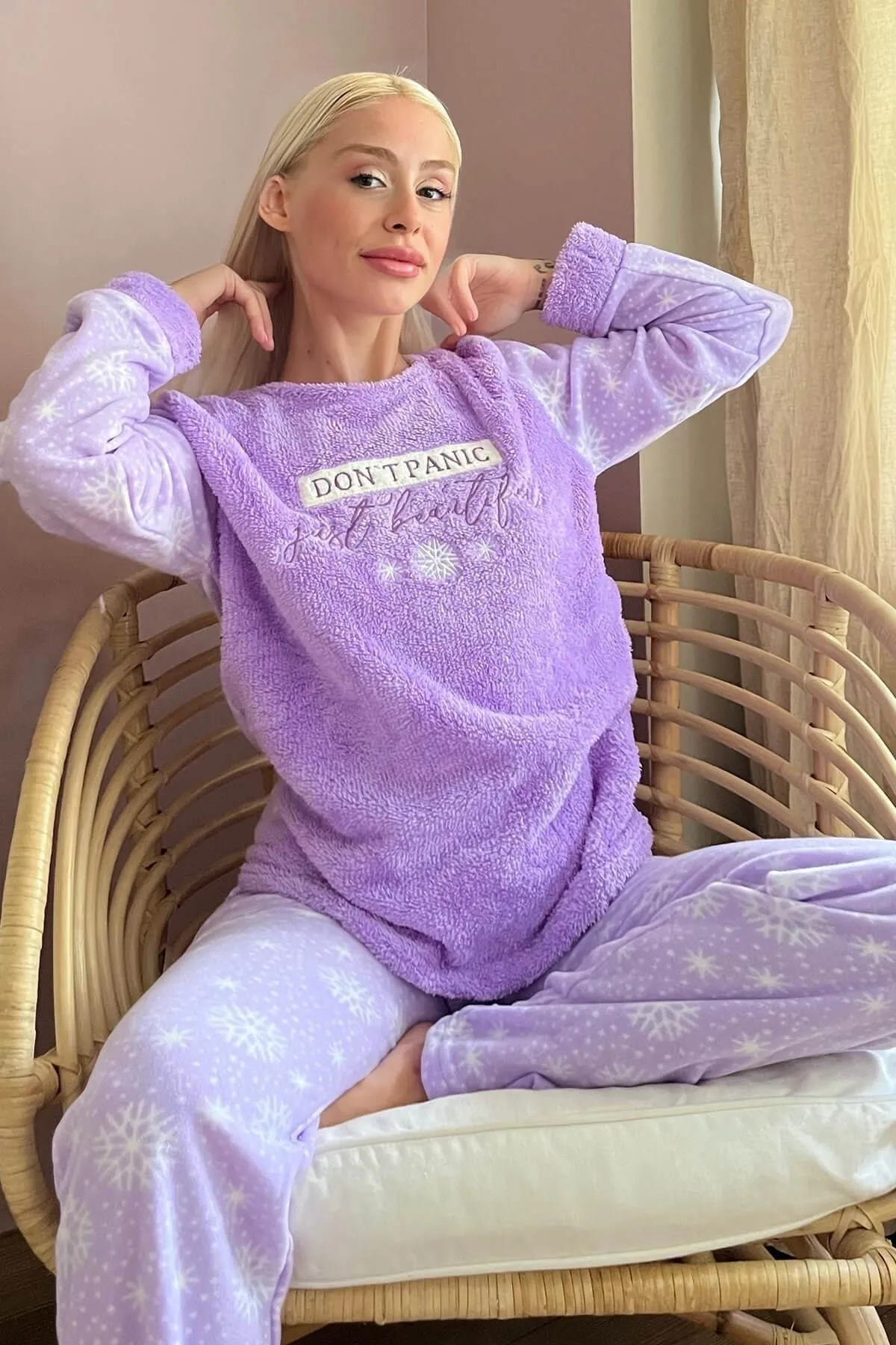 Pijamaevi  Lila Dont Panic gemustertes Plüsch-Pyjama-Set für Damen