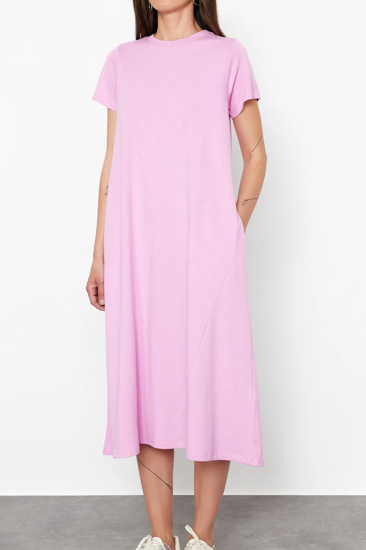 Trendyol Collection  Rosa A-Linien-Kleid mit Rundhalsausschnitt und flacher Tasche TWOSS24EL00169