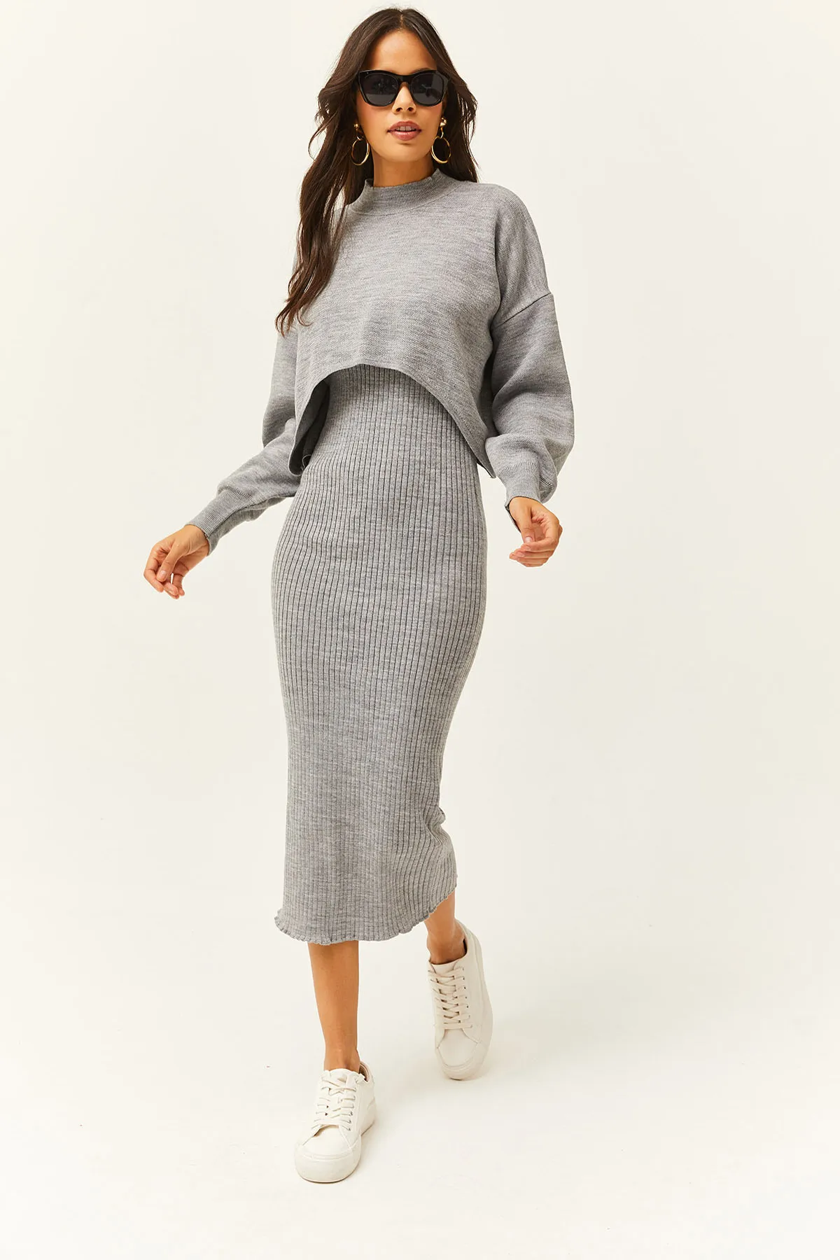 Olalook  Damen-Strickanzug mit grauem Oberteil, bauchfreiem Pullover, Trägerkleid unten, TKM-19000176