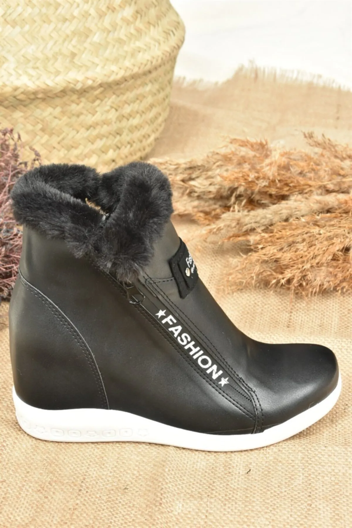 Fox Shoes  Schwarze Damenstiefel mit verstecktem Absatz L239610009